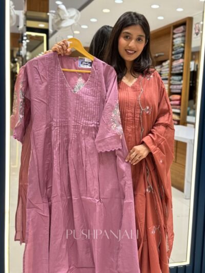 Women's Mauve Pure Cotton Embroidered Kurta Set