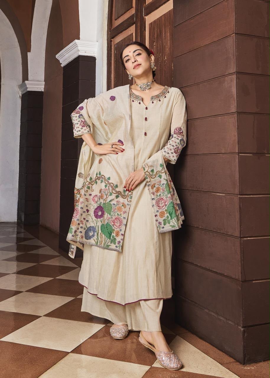 Cream Floral Embroidered Straight Kurta Pant Set - Image 3