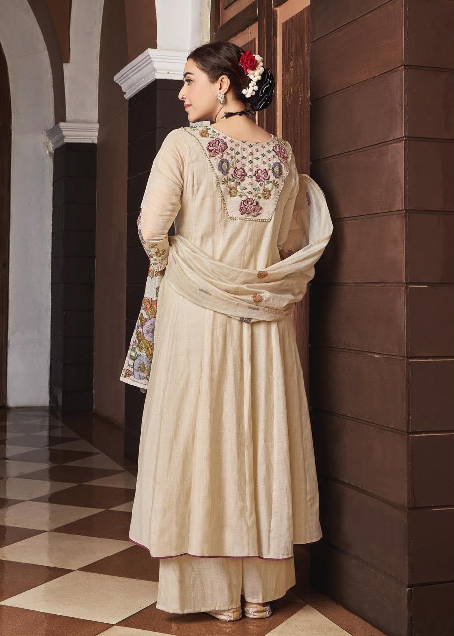 Cream Floral Embroidered Straight Kurta Pant Set - Image 2